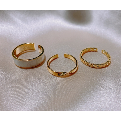 Gold rings set