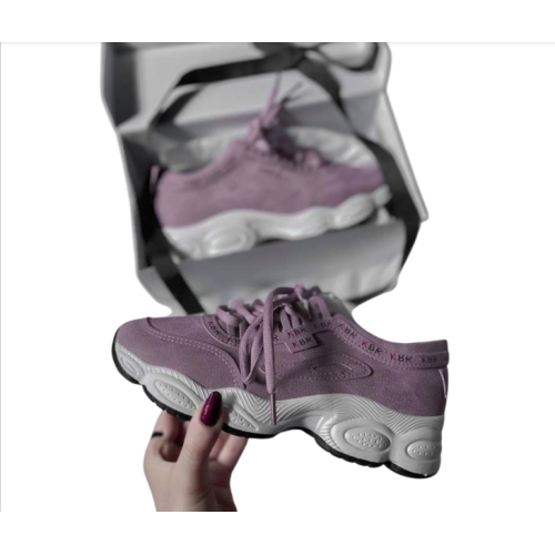  Women's shoes