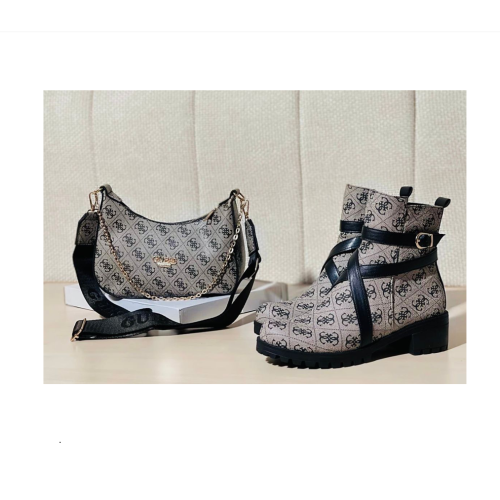  Women's boot with a bag 