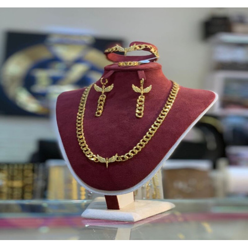 طقم نسائي