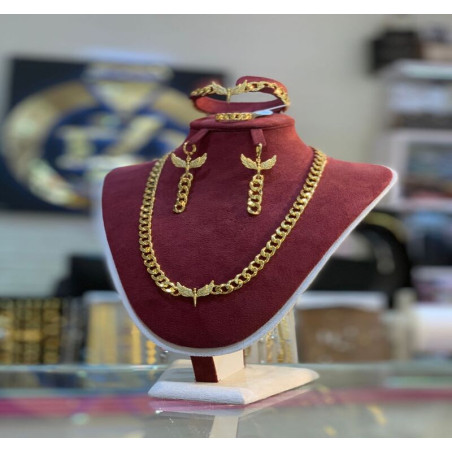 طقم نسائي