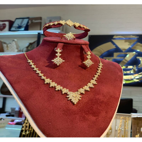 طقم نسائي