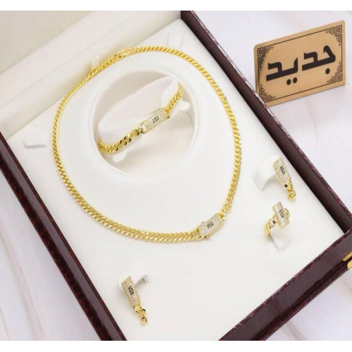 طقم نسائي