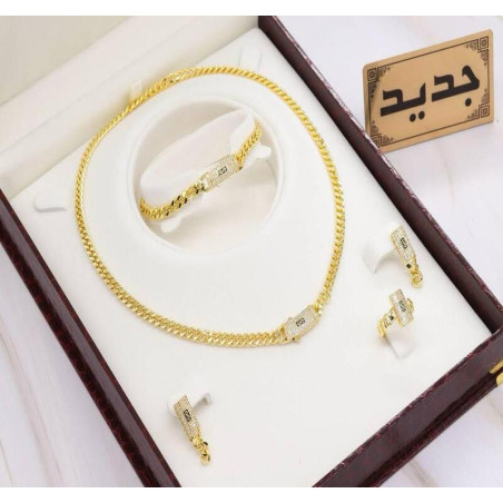 طقم نسائي