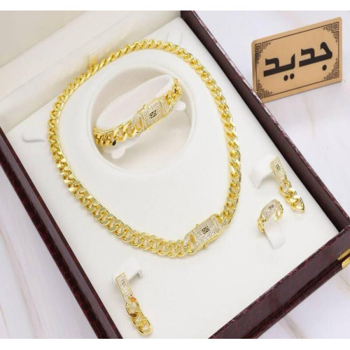   طقم نسائي