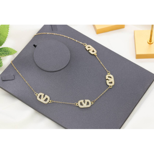 Women's necklace