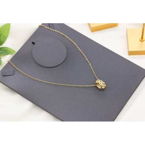 Women's necklace