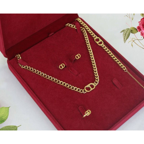 Women's accessory set