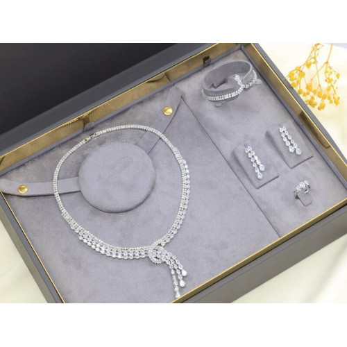 Women's accessory set