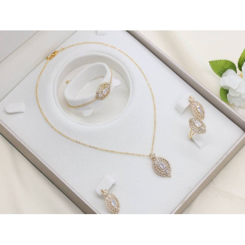 Women's accessory set