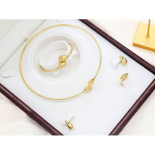 Women's accessory set