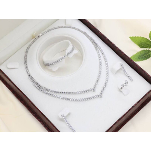Women's accessory set