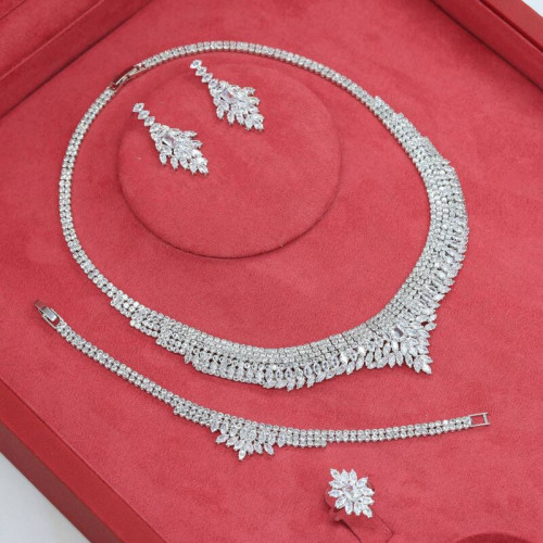 Women's accessory set