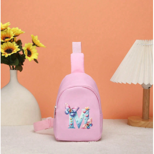 حقيبة بنات بشعار حرف M