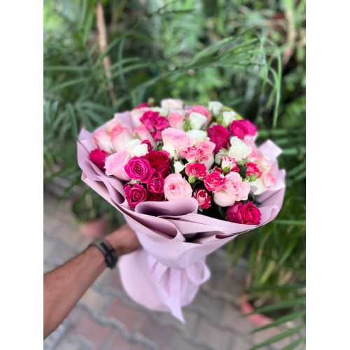 Natural rose bouquet