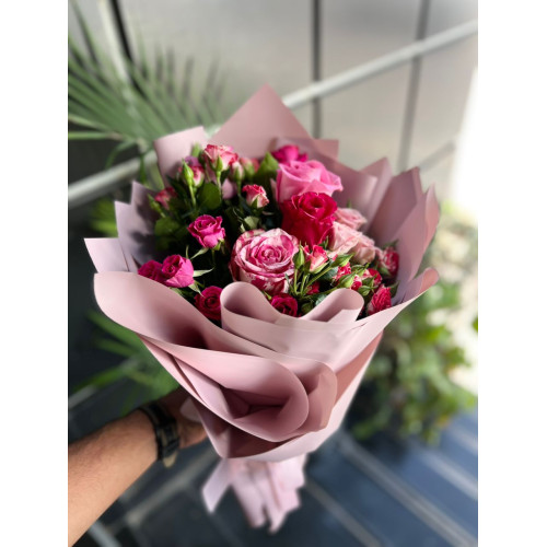 Natural rose bouquet