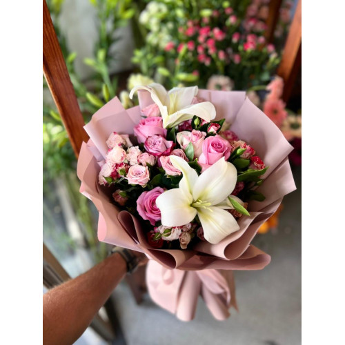 Natural rose bouquet