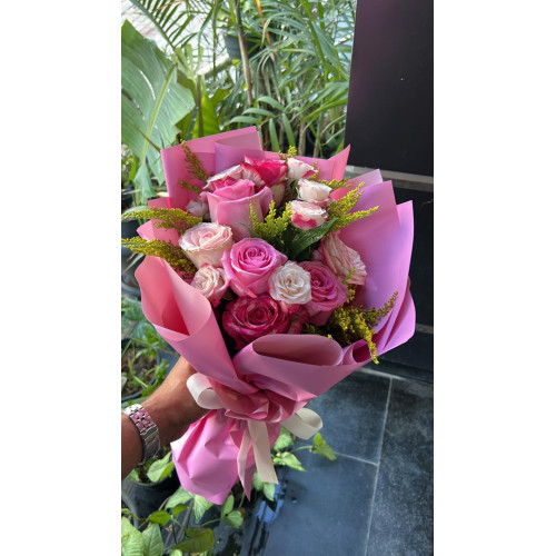 Natural rose bouquet