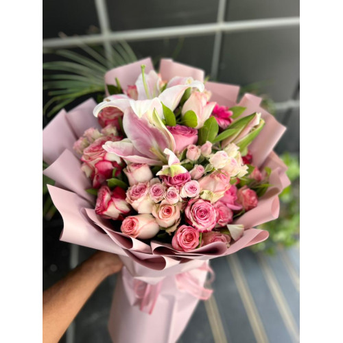 Natural rose bouquet