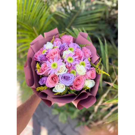 Natural rose bouquet