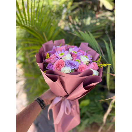 Natural rose bouquet